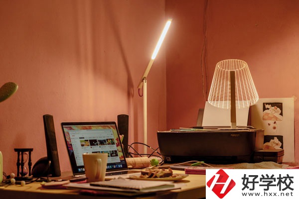 寧遠(yuǎn)縣九峰職業(yè)中專學(xué)校好不好？宿舍怎么樣？