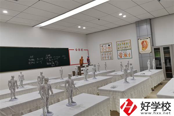 婁底衛(wèi)校招初中生嗎？學費貴嗎？