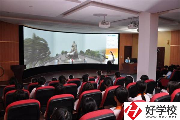 長沙市望城區(qū)職業(yè)中等專業(yè)學(xué)校的辦學(xué)條件如何？