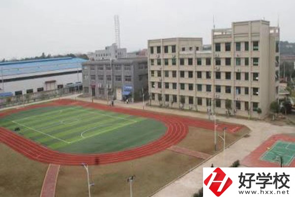 長(zhǎng)沙經(jīng)貿(mào)職業(yè)中專學(xué)校大門(mén)