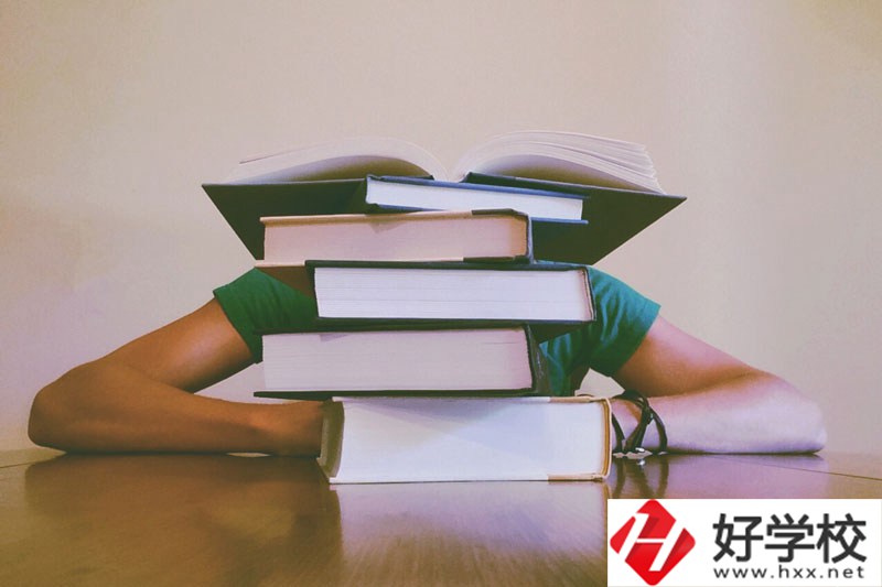 如何選擇一個適合自己的懷化中專學(xué)校？