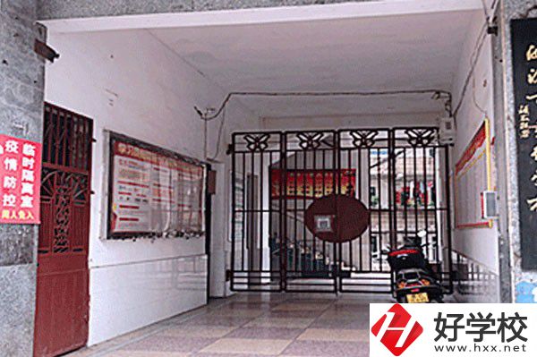 漣源市藝術(shù)學(xué)校是公辦還是民辦？學(xué)費(fèi)貴不貴？
