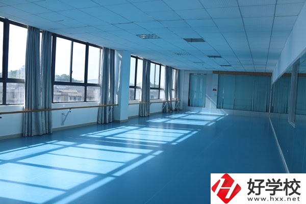 長(zhǎng)沙華中涉外職業(yè)高中辦學(xué)條件怎么樣？