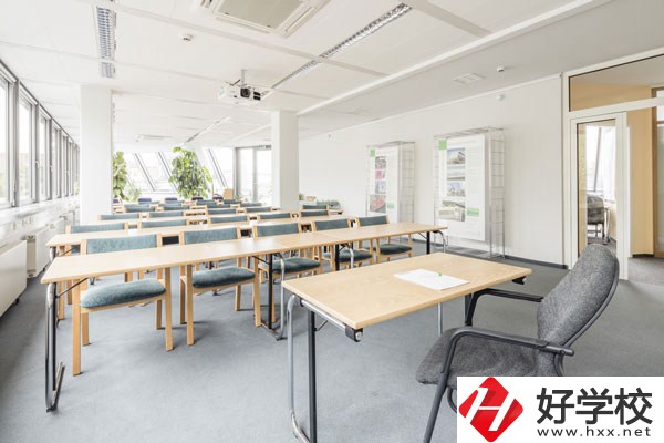 湖南耒陽師范有什么專業(yè)？學(xué)費(fèi)貴不貴？