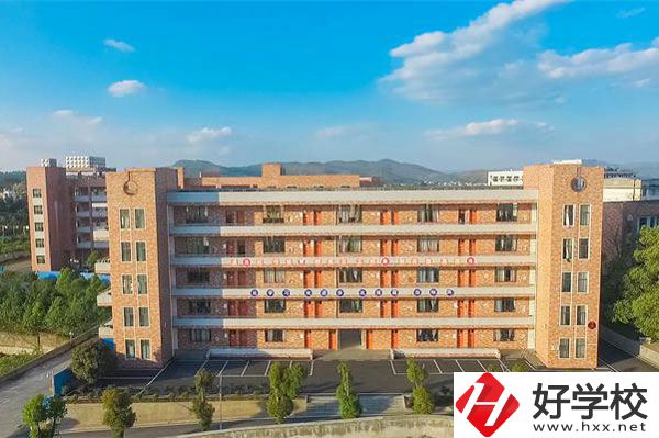 邵陽市學習服裝設計專業(yè)，推薦這所中專學校