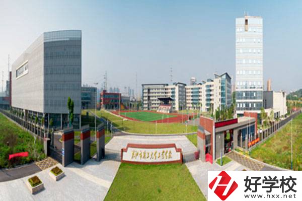 株洲市工業(yè)中等專業(yè)學校的環(huán)境怎么樣？師資如何？