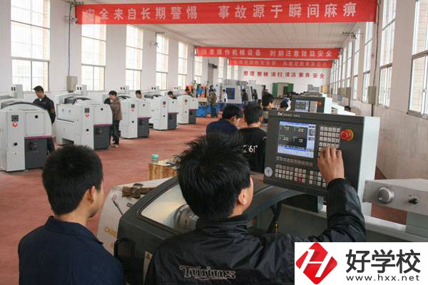 平江縣職業(yè)技術(shù)學校好不好?在哪里?