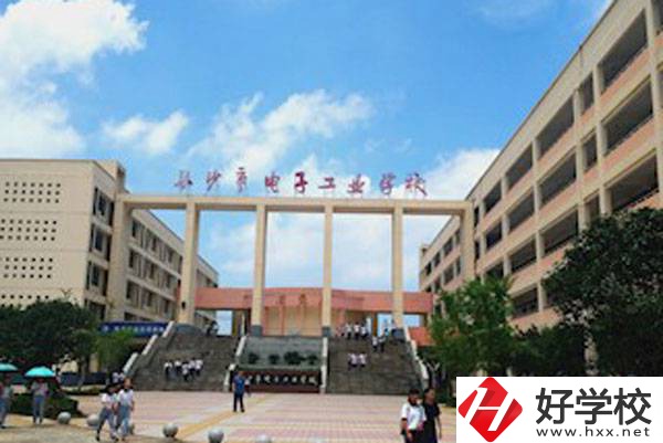 長沙市電子工業(yè)學校開設(shè)了哪些熱門專業(yè)？