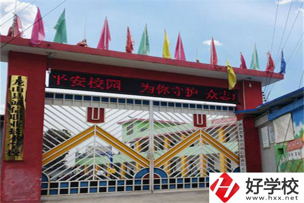 湘西龍山縣有哪些中?？梢宰x？中專讀了有用嗎？