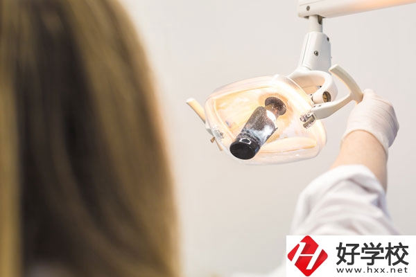 核工業(yè)衛(wèi)生學(xué)校護(hù)理專業(yè)值得學(xué)嗎？有沒(méi)有前途？