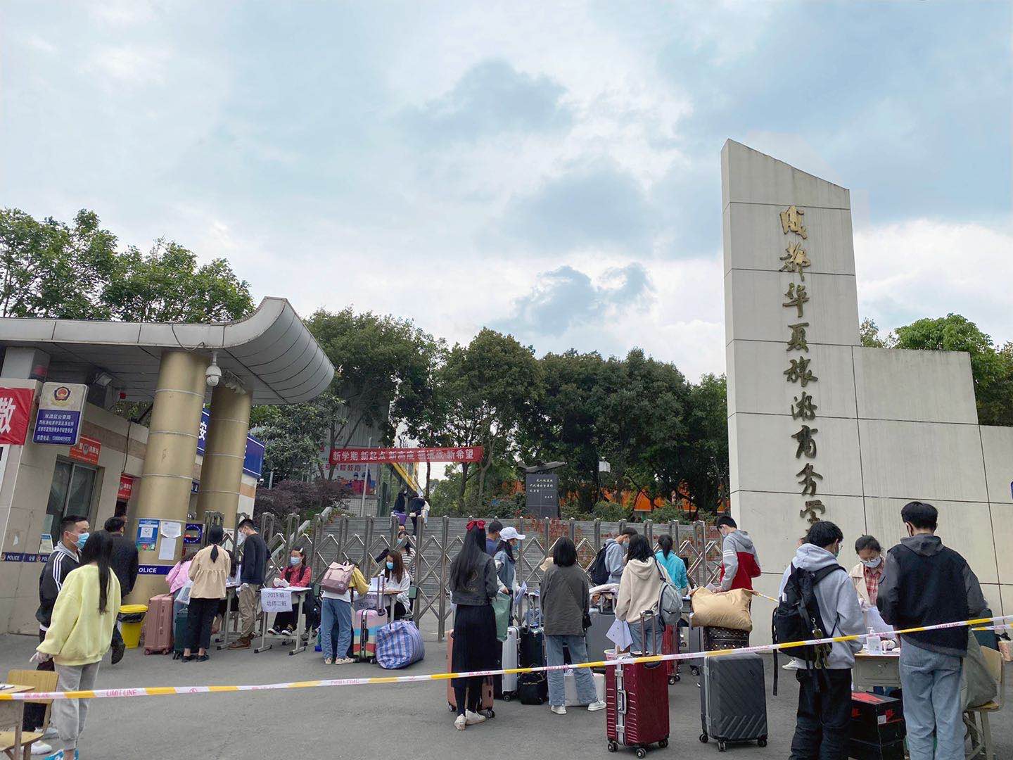 成都華夏旅游商務(wù)學(xué)校環(huán)境如何？