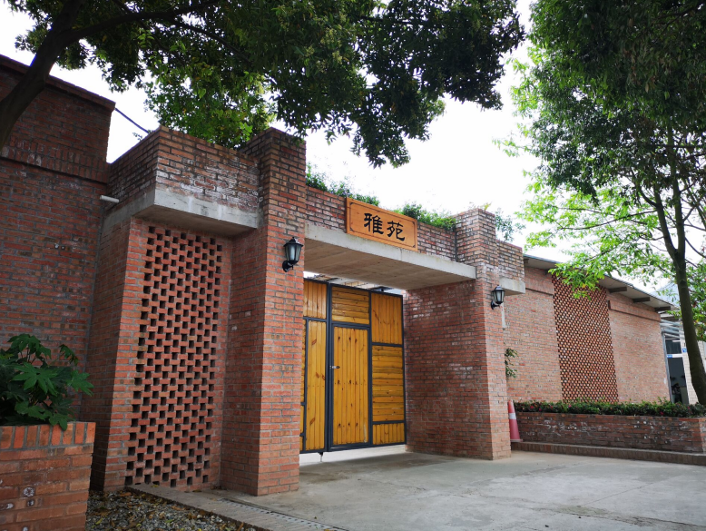 成都經(jīng)濟(jì)技術(shù)開(kāi)發(fā)區(qū)職業(yè)技術(shù)學(xué)校開(kāi)設(shè)了什么專業(yè)？