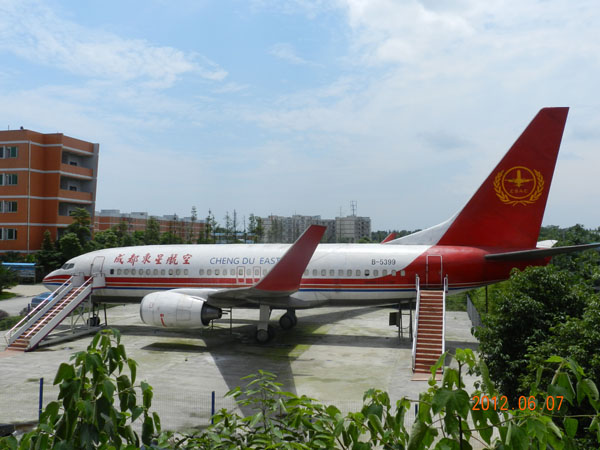 成都航空學校一年學費是多少？