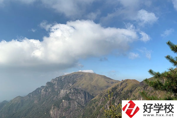 衡陽(yáng)信息網(wǎng)絡(luò)工程學(xué)校宿舍以及食堂環(huán)境怎么樣？