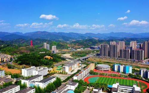 四川信息職業(yè)技術(shù)學(xué)院在哪個城市？