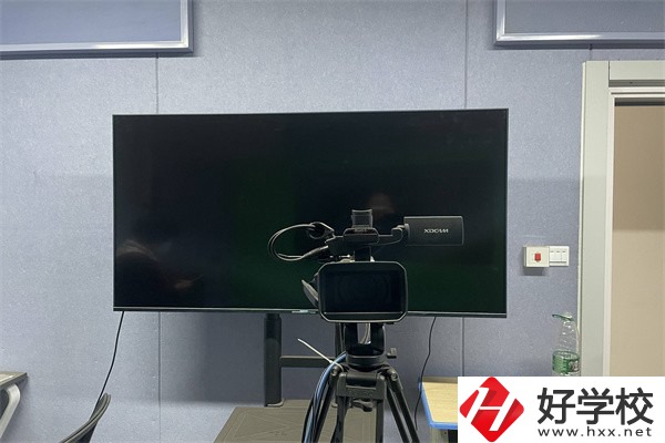 株洲英泰職校是中專嗎？學(xué)費(fèi)需要多少？
