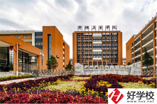 婁底有哪些公辦職高？職高和中專有什么區(qū)別？