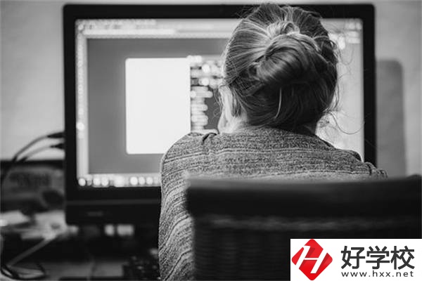 女生在湖南讀職高學什么專業(yè)好？可以參加高考嗎？