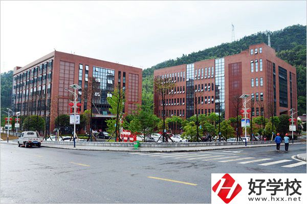 安化縣職業(yè)中專學(xué)校資助體系怎么樣？學(xué)校建設(shè)怎么樣？