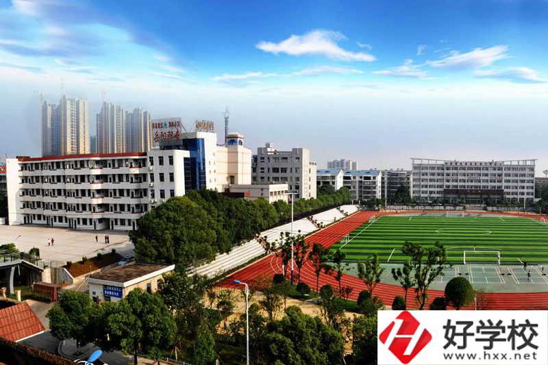 岳陽(yáng)縣職業(yè)中等專(zhuān)業(yè)學(xué)校運(yùn)動(dòng)場(chǎng)