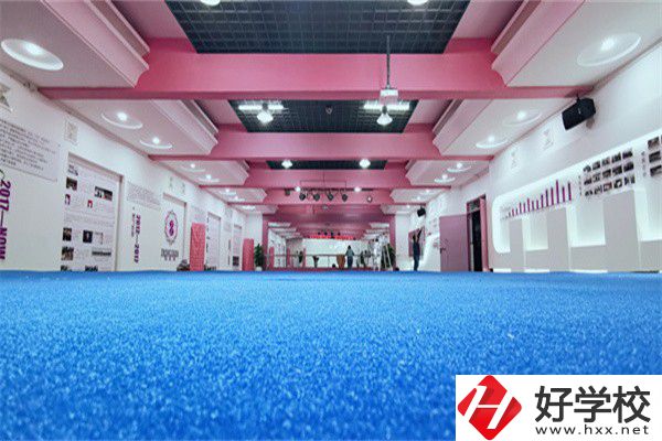 常德中山外語職業(yè)學(xué)校有哪些辦學(xué)特色？學(xué)費(fèi)貴嗎？