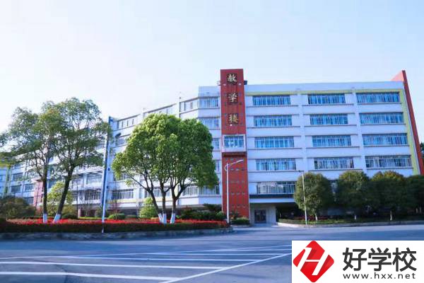 長(zhǎng)沙市賀龍?bào)w育運(yùn)動(dòng)學(xué)校推薦去嗎？學(xué)校好嗎？