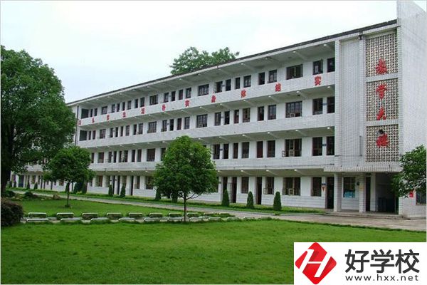 長(zhǎng)沙開福區(qū)共有幾所中職學(xué)校？有沒(méi)有公辦的？