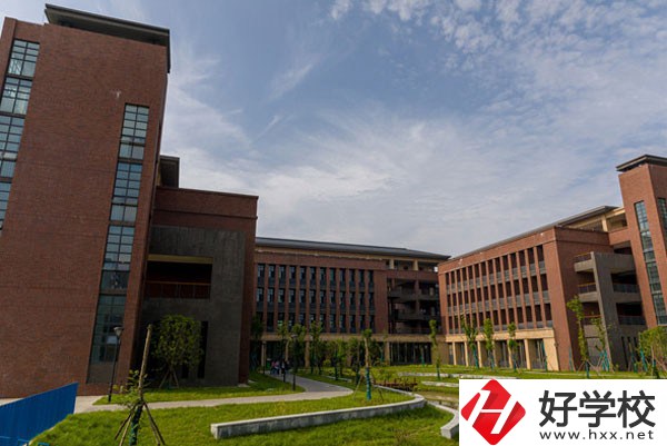 常德有哪些外語(yǔ)中職學(xué)校？開(kāi)設(shè)有什么專業(yè)？