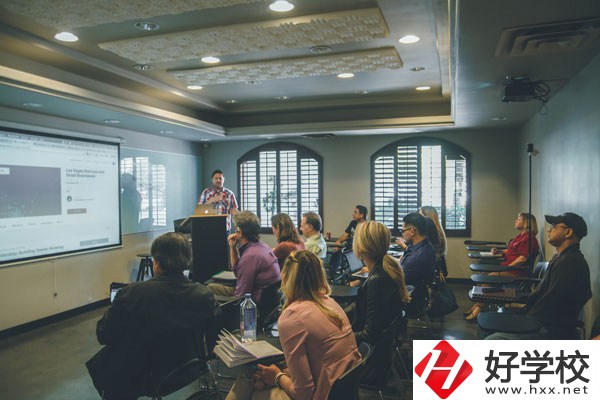 郴州有哪些公立的中專學(xué)校？專業(yè)有哪些？