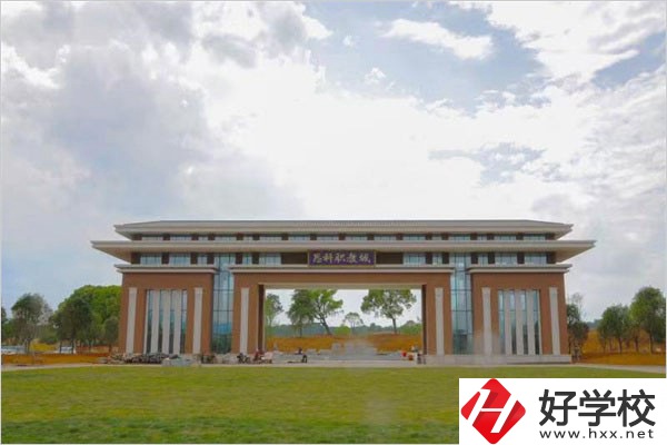 怎么去郴州思科中等職業(yè)學(xué)校？交通方便嗎？