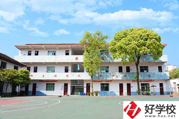 懷化有學(xué)舞蹈的中專學(xué)校嗎？招生人數(shù)多嗎？