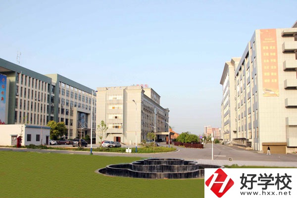婁底技師學(xué)院有哪些特色專(zhuān)業(yè)？設(shè)施如何？