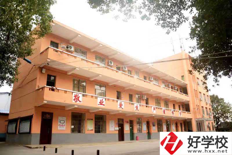 邵陽騰爵職業(yè)中專學校怎么樣？是軍事化管理嗎？