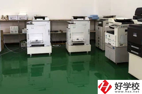 新化縣楚怡工業(yè)學(xué)校怎么樣，辦學(xué)條件好嗎？