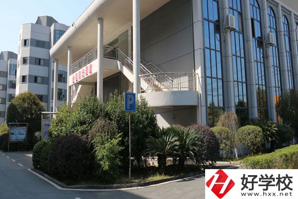 株洲地區(qū)中考四百分可以上職高嗎？