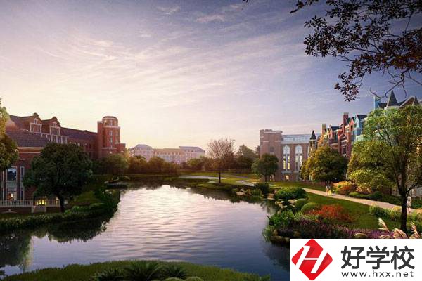長沙市拔萃中等職業(yè)學(xué)校環(huán)境怎么樣？是公辦還是民辦？