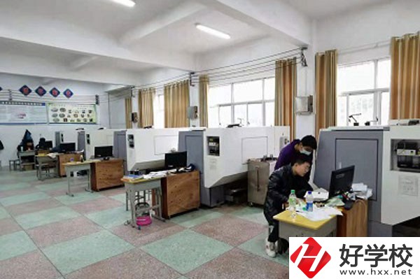 漣源市工貿(mào)職業(yè)中等專業(yè)學(xué)校有哪些特色專業(yè)？