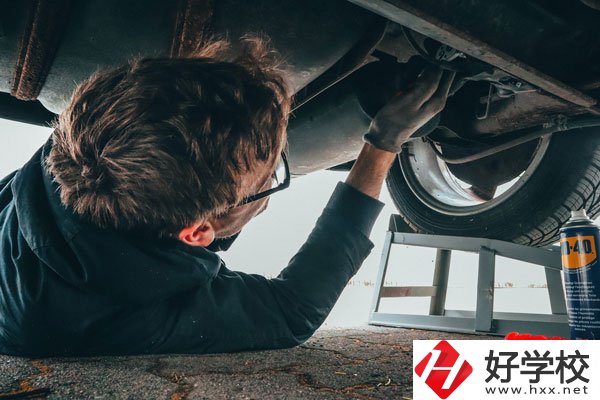 湖南省經(jīng)濟(jì)貿(mào)易職業(yè)中專學(xué)校汽車維修值得學(xué)嗎？