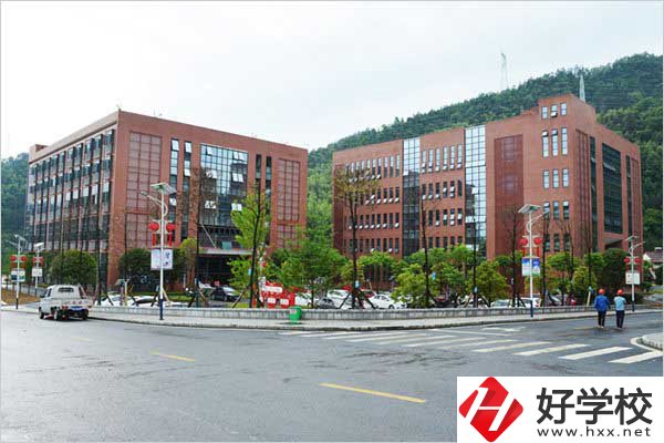 安化縣職業(yè)中專學(xué)校有哪些重點專業(yè)可以學(xué)習(xí)？