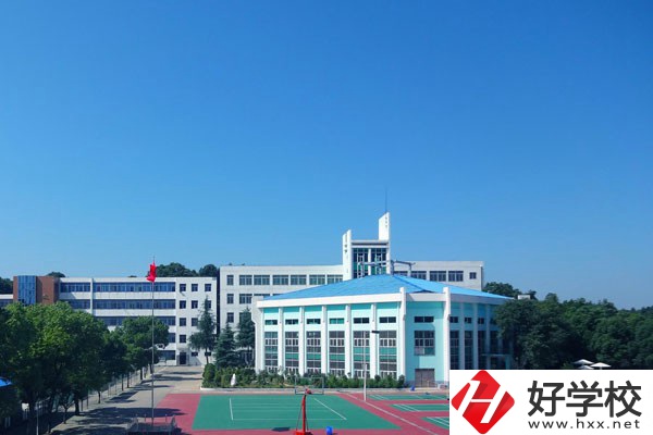 岳陽市中岳經(jīng)貿(mào)職業(yè)技術(shù)學(xué)校是公辦還是民辦？學(xué)費貴嗎？