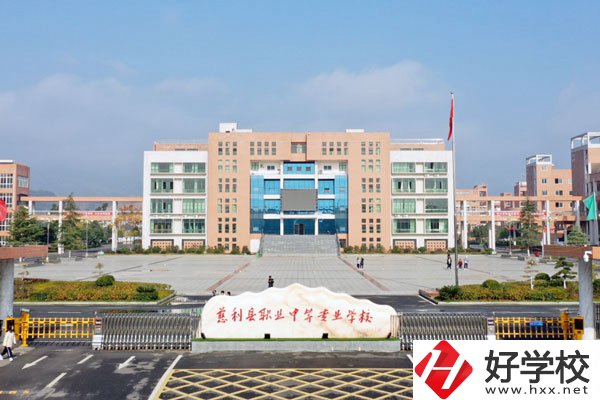 張家界有哪些公辦的中職學(xué)校？分別有些什么專業(yè)？