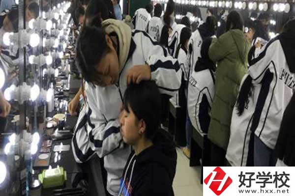 鳳凰縣職業(yè)中專實訓(xùn)室