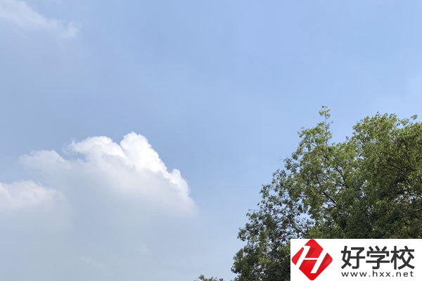 耒陽市第二職業(yè)技術學校設施設備怎么樣？