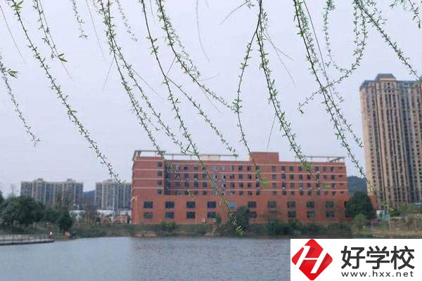 岳陽有哪些公辦技校？學(xué)費(fèi)一般是多少？