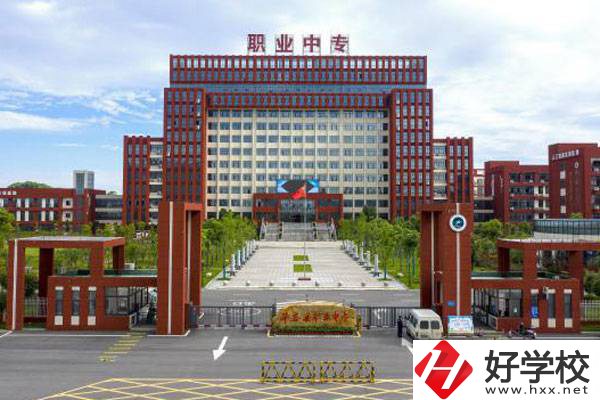 想在岳陽市學(xué)汽修專業(yè)？來看看這兩所學(xué)校