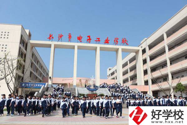 長(zhǎng)沙市電子工業(yè)學(xué)校怎么樣？是不是公辦的？