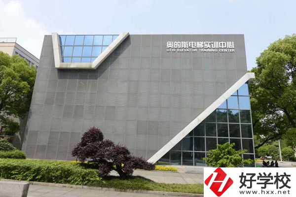 湘潭信息中等職校如何？學(xué)費(fèi)情況怎么樣？