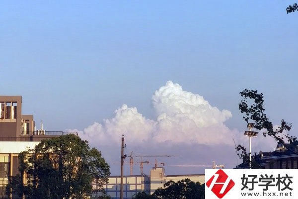 株洲鐵路機電職業(yè)技術(shù)學(xué)校怎么樣？是公立的還是私立的？