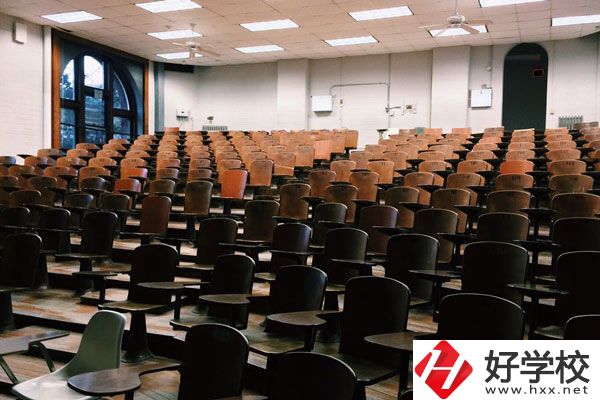婁底市藝術(shù)職校專業(yè)適合女生嗎？就業(yè)前景好嗎？