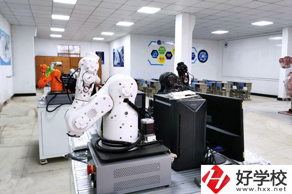 想學(xué)酒店管理，長(zhǎng)沙有哪些中職學(xué)?？梢酝扑]？